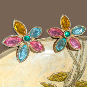 Vintage Multicolor Rhinestone Flower Powe Clip-on earrings